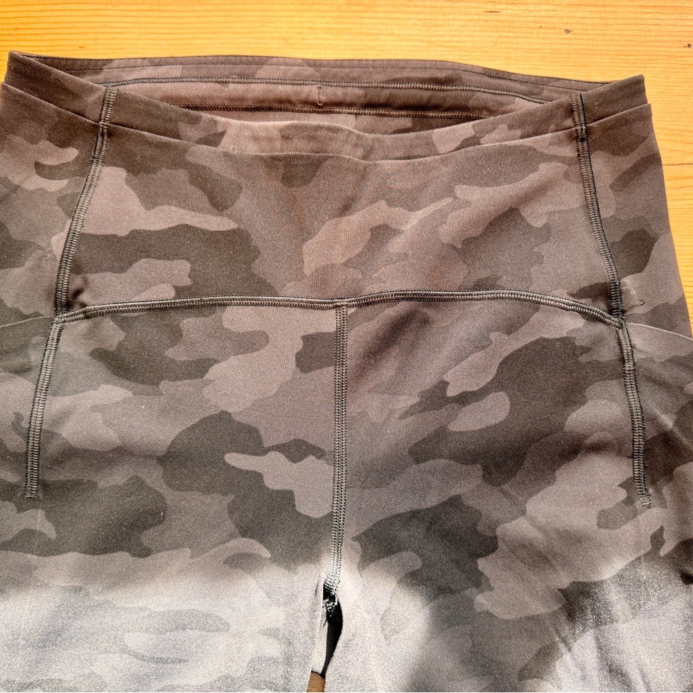 Lululemon Fast and Free Tight 28" Pockets Black Camo size 8 Women EUC - Picture 4 of 6
